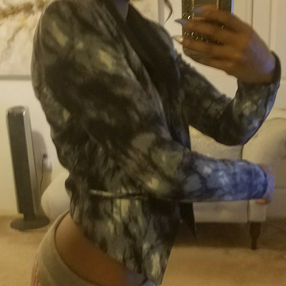 Kardashian Kollection jacket - Picture 2 of 3